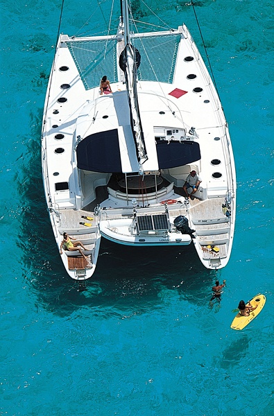 Croisière en catamaran de luxe à travers les îles de Tahiti 1