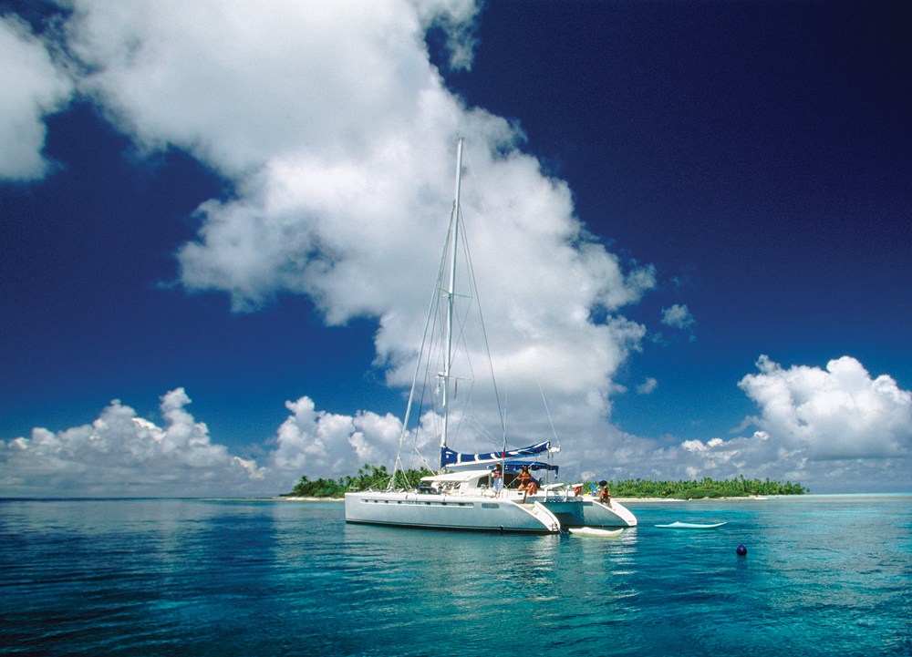 Croisière en catamaran de luxe à travers les îles de Tahiti 2