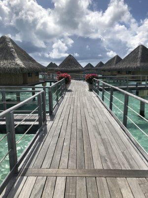La romance ultime dans un bungalow sur l'eau à Bora Bora 1