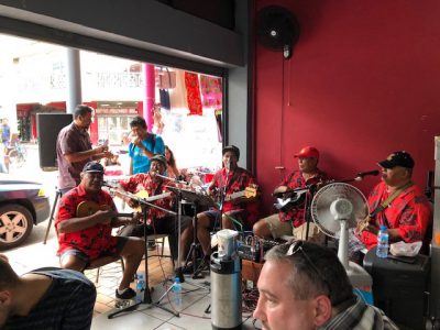 Le journal du globe-trotter : De la belle musique dans un café tahitien 1